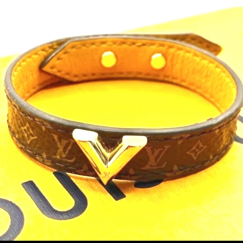 Sunning NWOT Luxury Louis Vuitton ✨️ Statement Bracelet 👌 - Picture 1 of 9